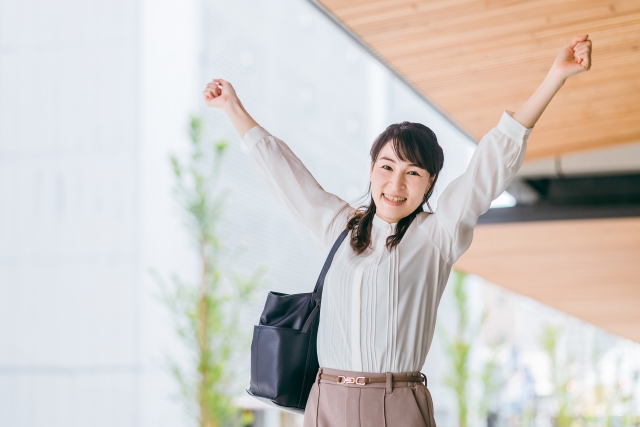 石灰沈着性腱板炎が改善した喜ぶ女性